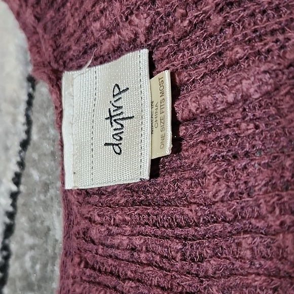 BUCKLE DAYTRIP MAROON KNIT FRINGE HEM OPEN CARDIGAN KIMONO SHAWL - Picture 2 of 11